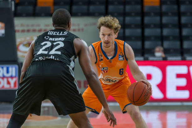 她在舞台上 她在舞台上