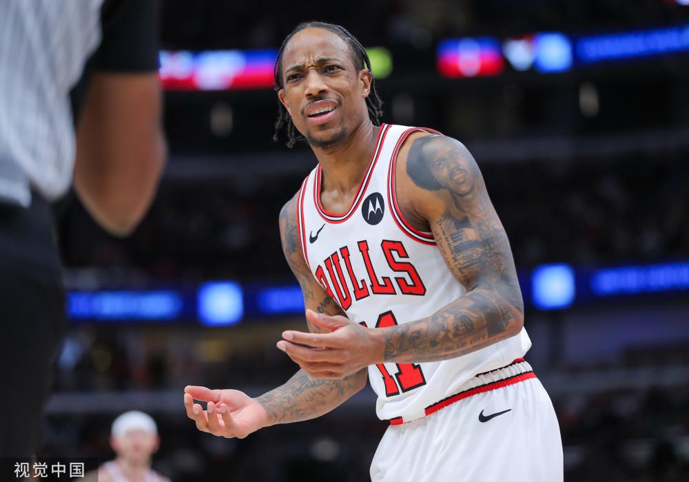 场上气氛更 场上气氛更